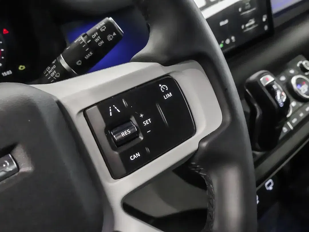 Land Rover Defender - Thumbnail 13
