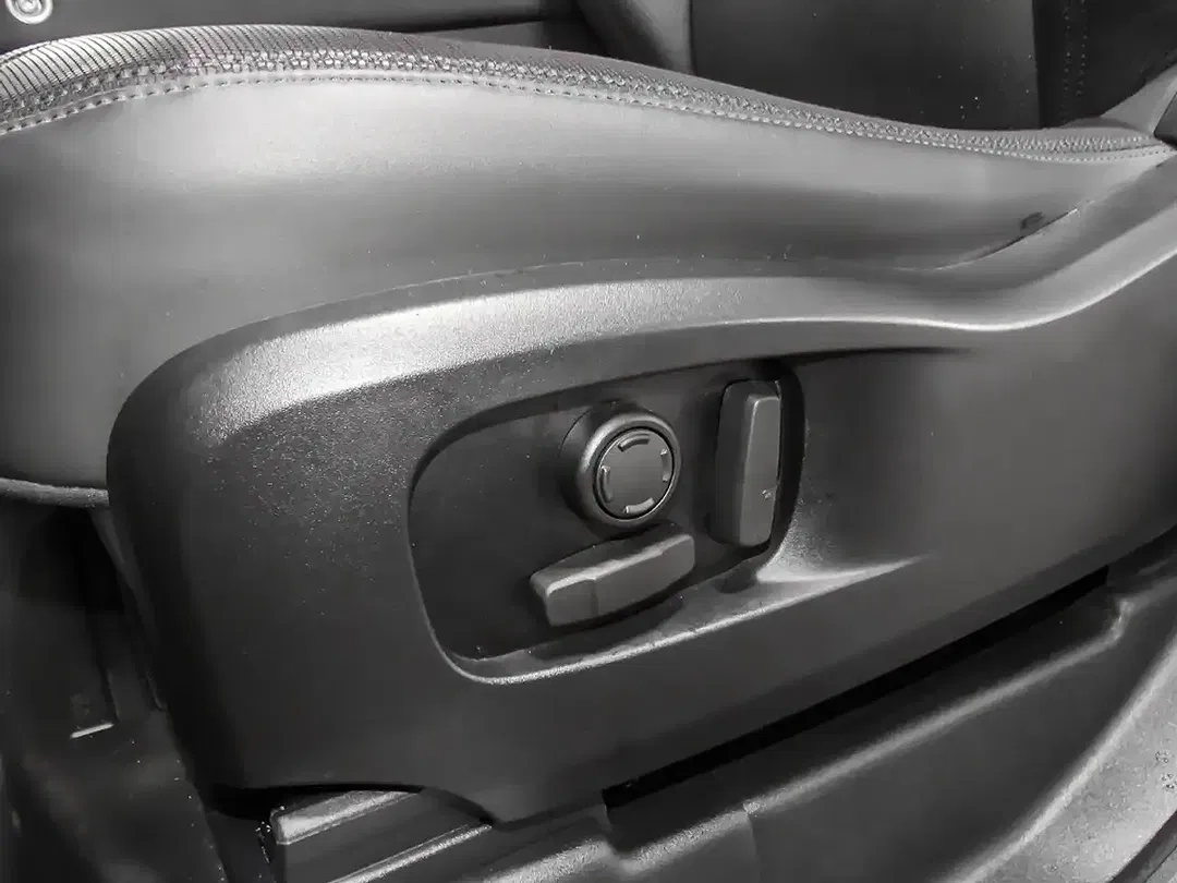 Land Rover Defender - Thumbnail 17