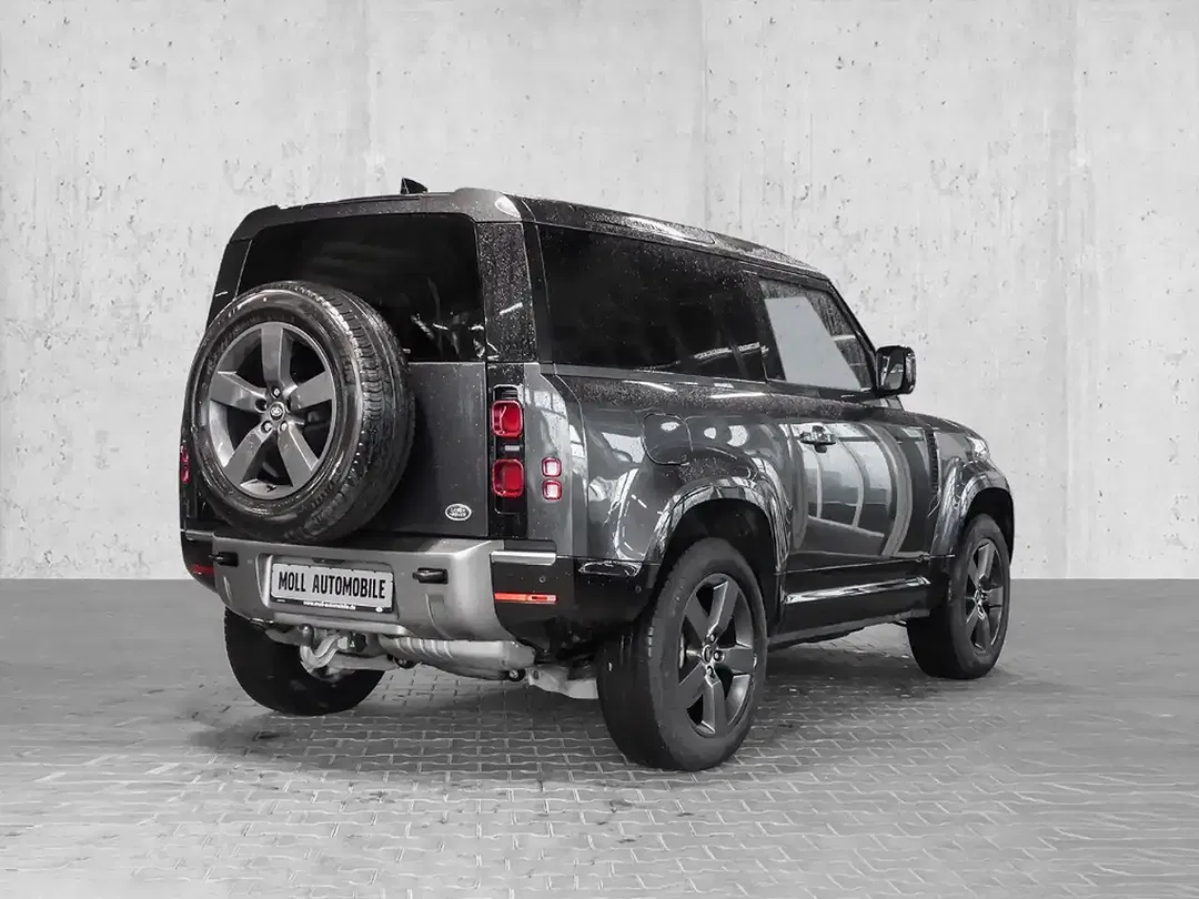 Land Rover Defender - Thumbnail 2