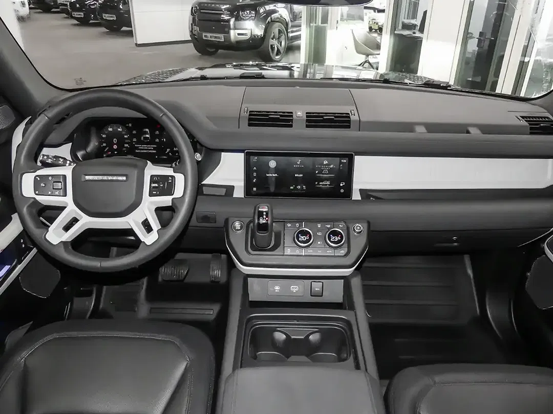 Land Rover Defender - Thumbnail 4