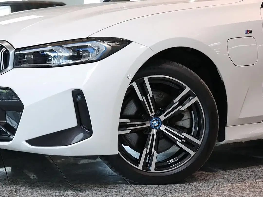 BMW 320 - Thumbnail 13
