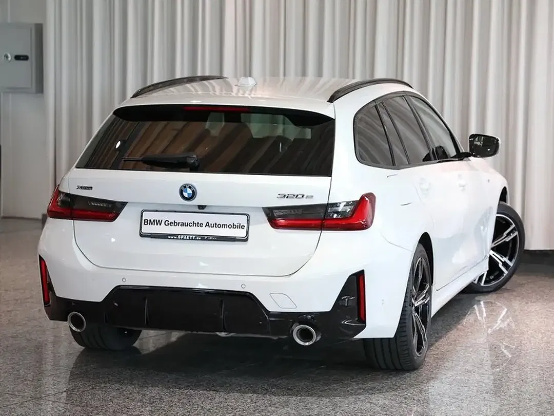 BMW 320 - Thumbnail 3