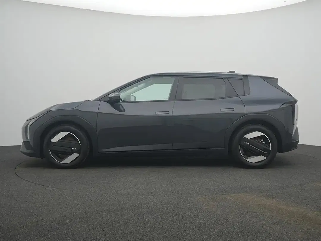 Kia EV4 - Thumbnail 4