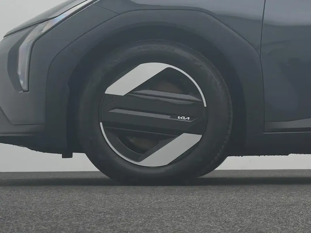 Kia EV4 - Thumbnail 6