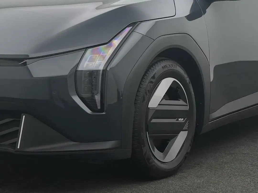 Kia EV4 - Thumbnail 7