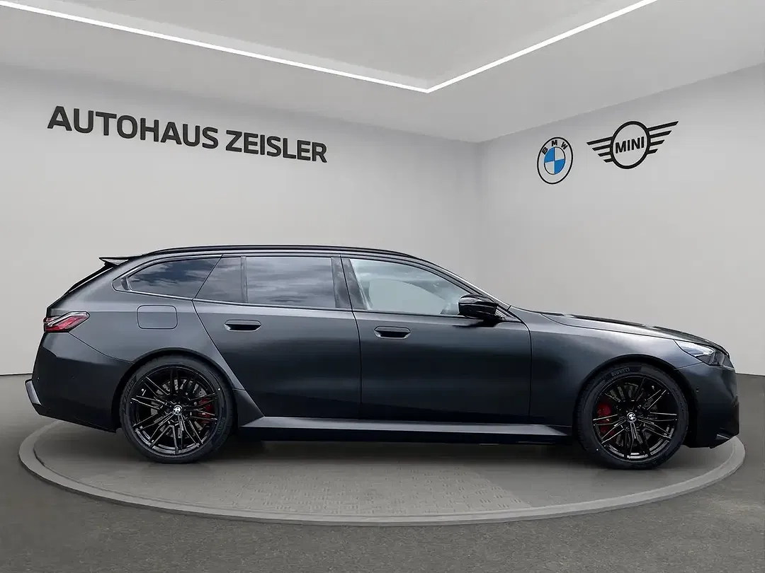 BMW M5 - Thumbnail 3