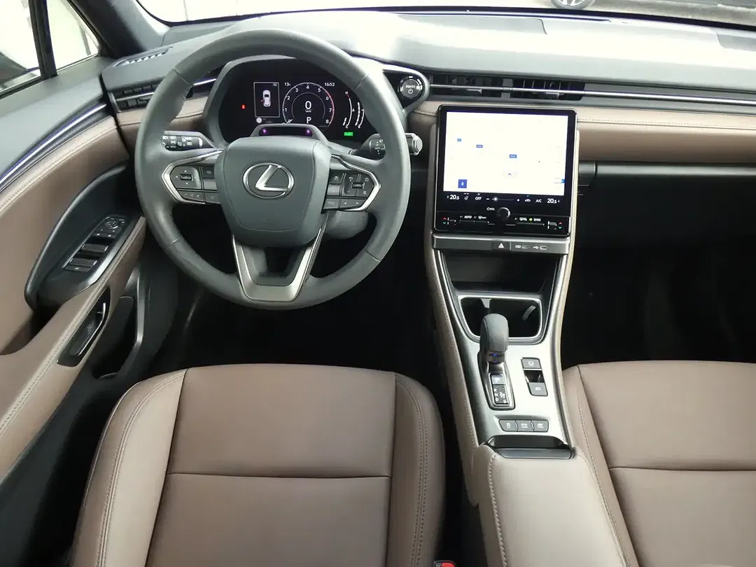 Lexus LBX - Thumbnail 12