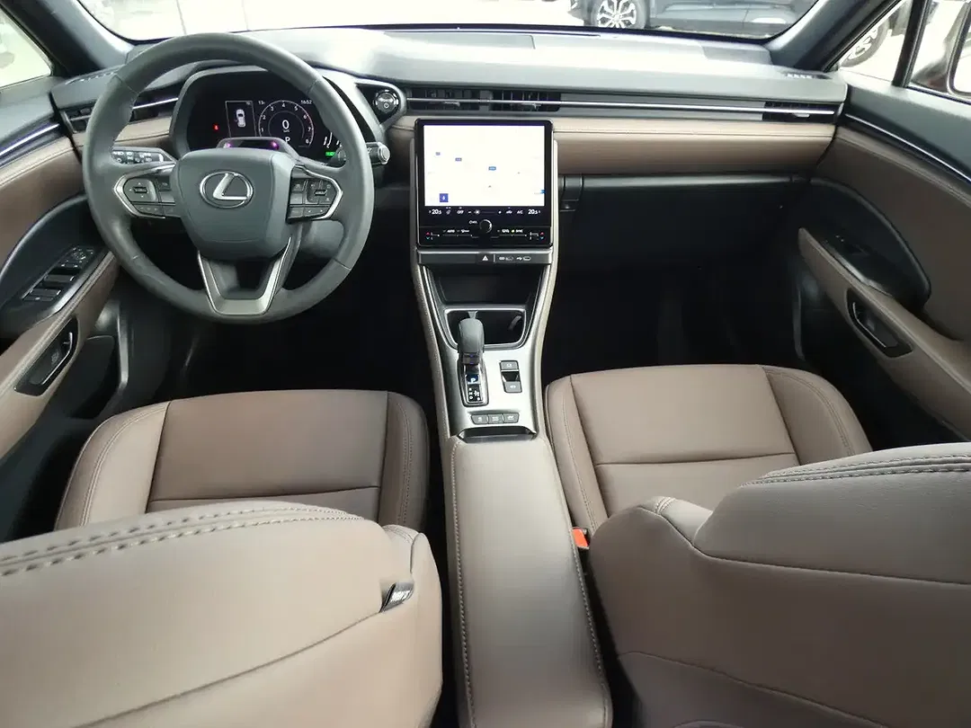 Lexus LBX - Thumbnail 6