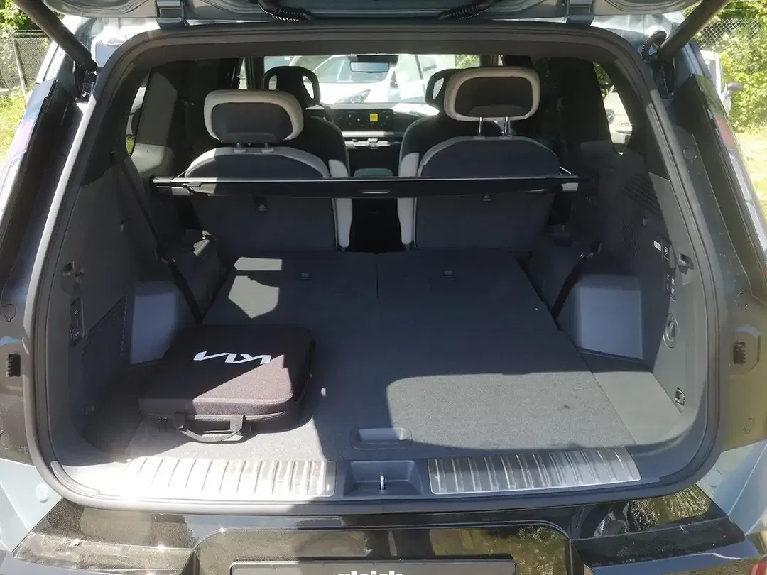 Kia EV9 - Thumbnail 12