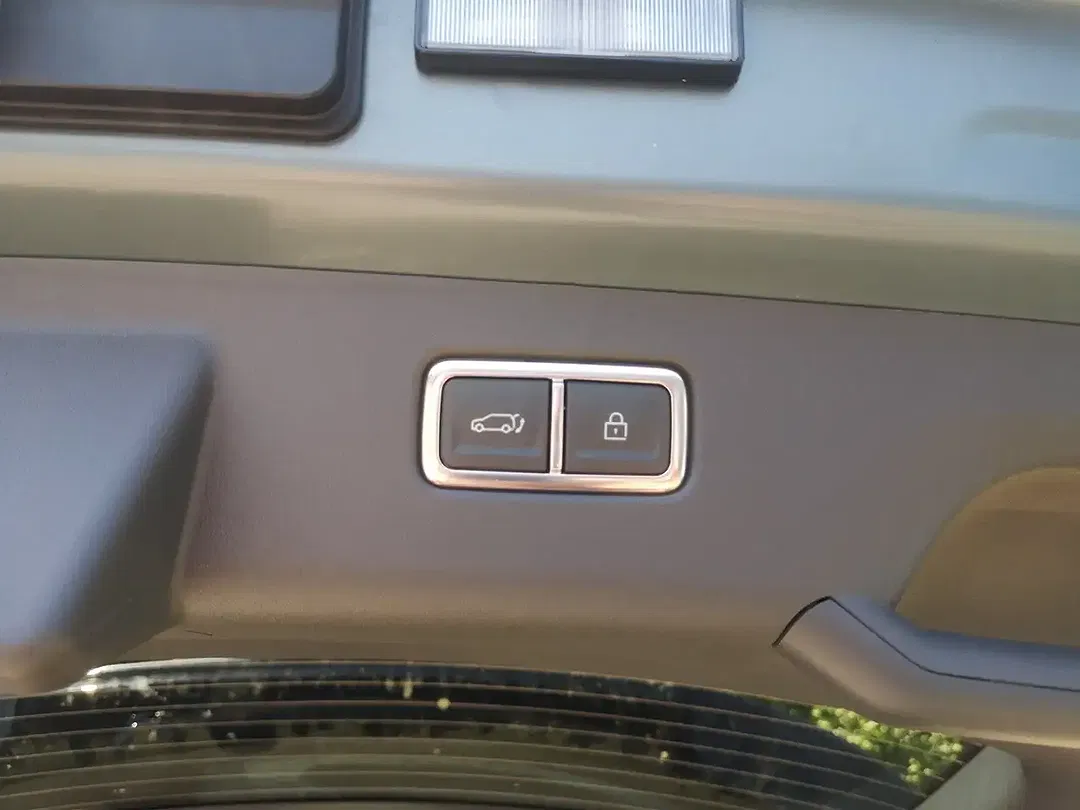 Kia EV9 - Thumbnail 13