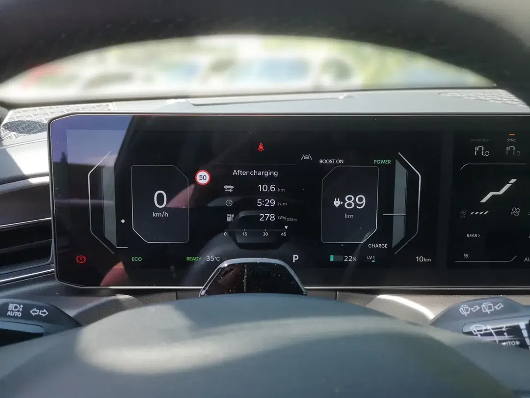 Kia EV9 - Thumbnail 5