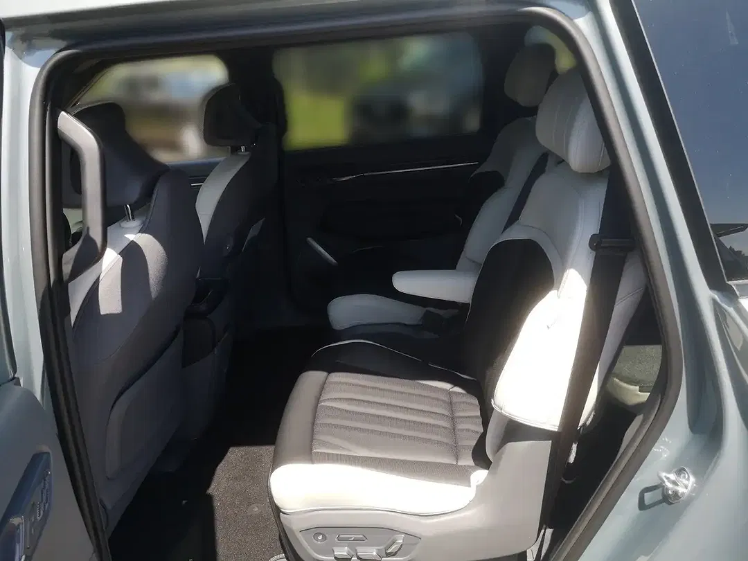 Kia EV9 - Thumbnail 8