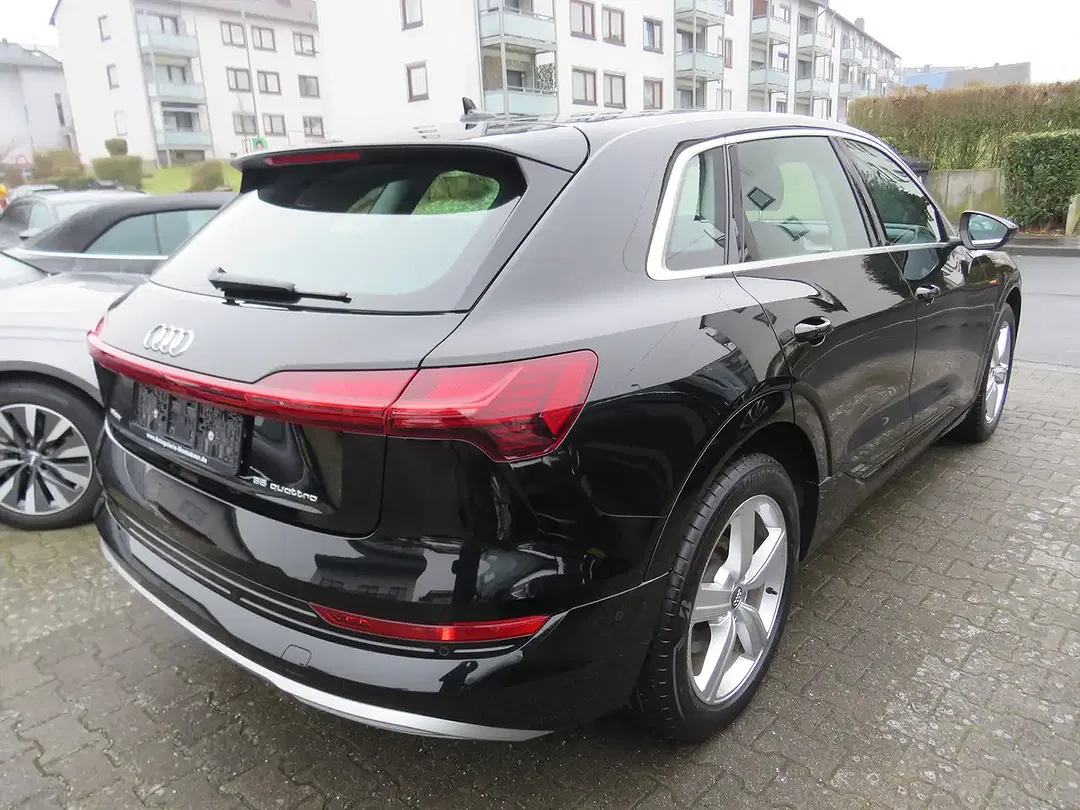 Audi e-tron - Thumbnail 6