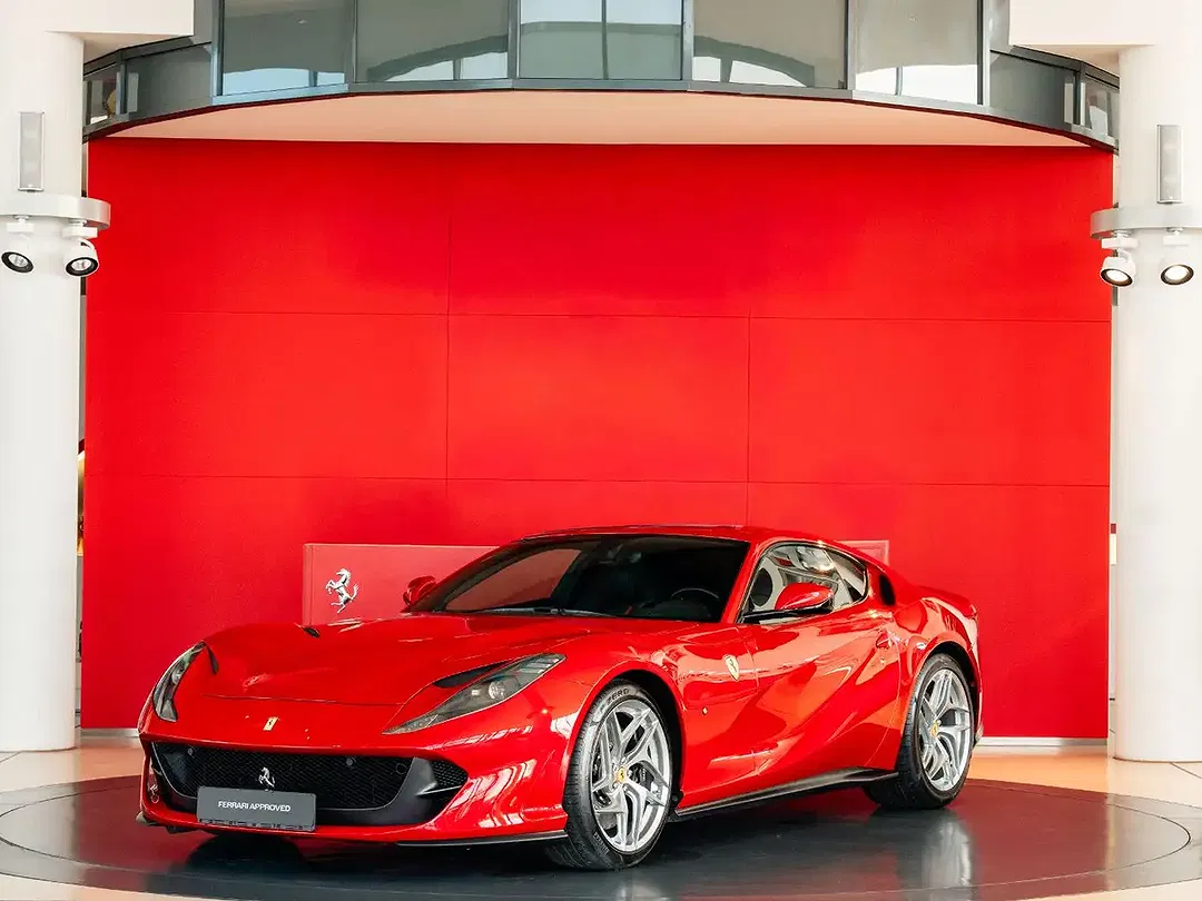 Ferrari 812 - Thumbnail 2