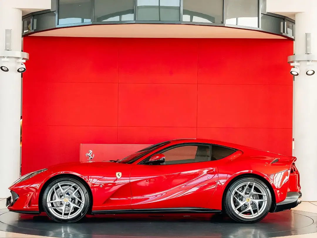 Ferrari 812 - Thumbnail 4
