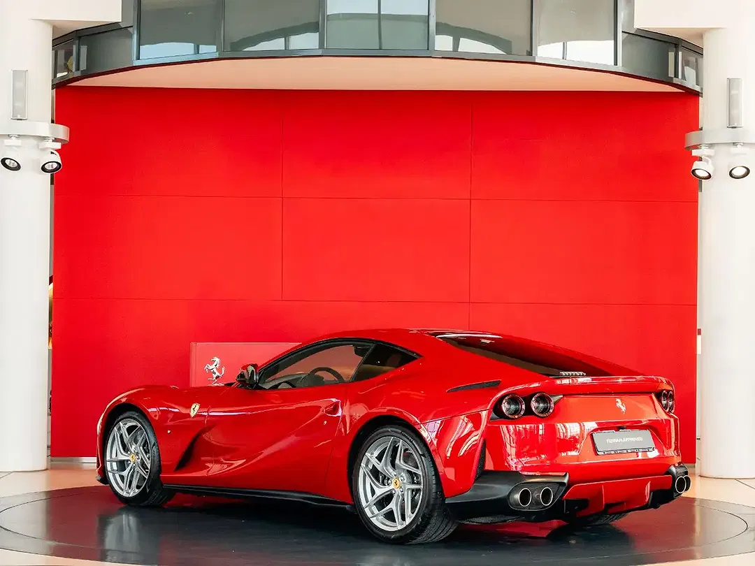 Ferrari 812 - Thumbnail 5
