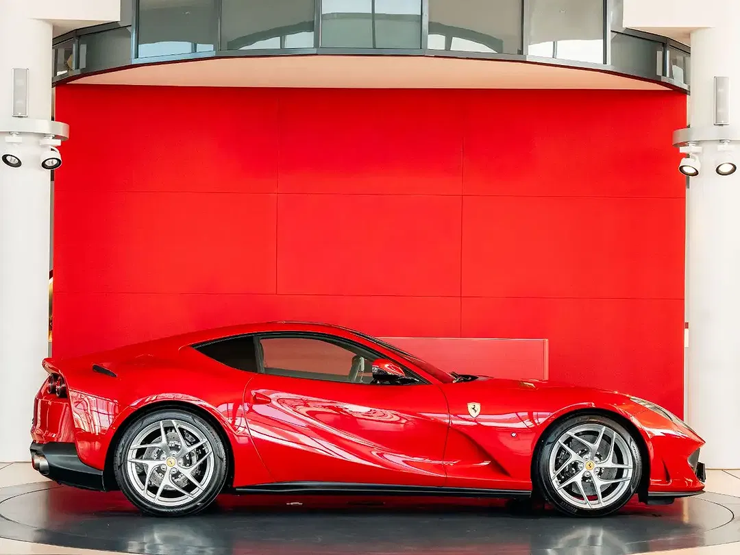 Ferrari 812 - Thumbnail 8