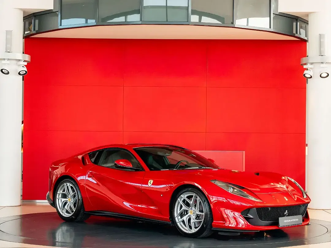 Ferrari 812 - Thumbnail 9