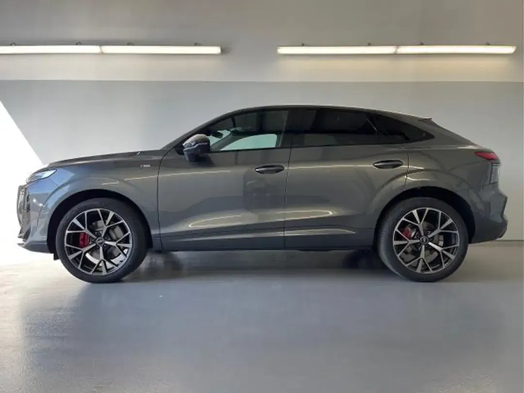 Audi Q3 - Thumbnail 3