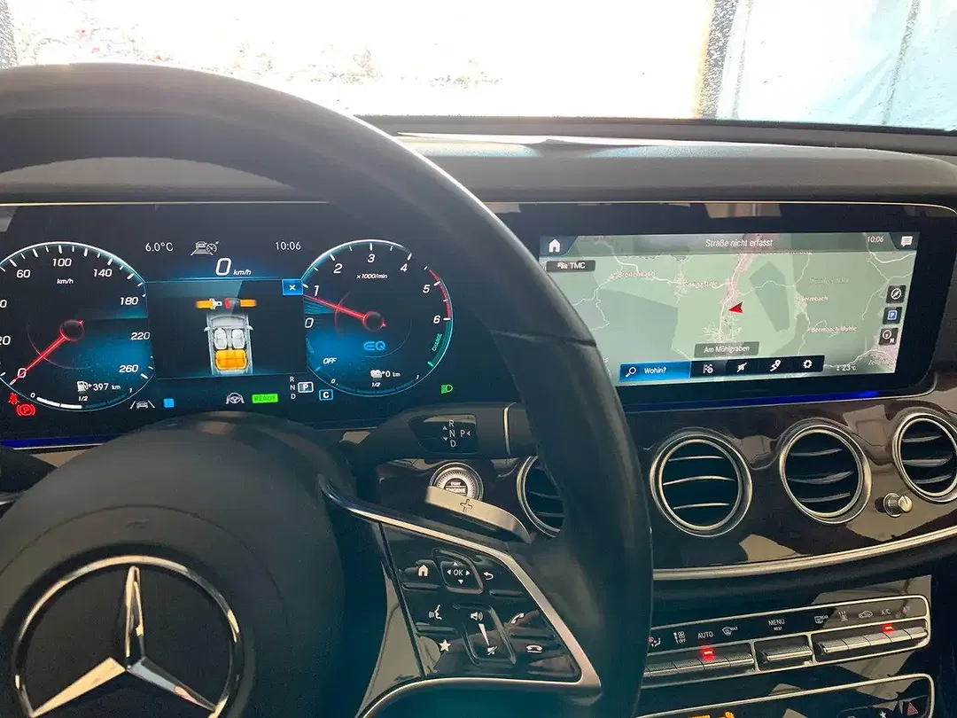 Mercedes-Benz E 300 - Thumbnail 12