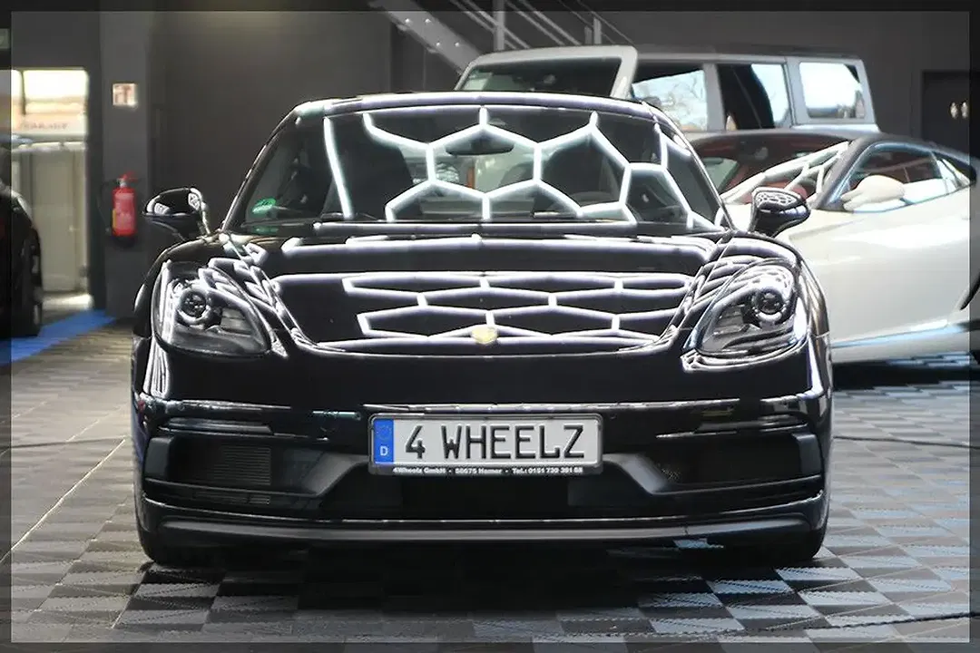 Porsche Cayman - Thumbnail 3