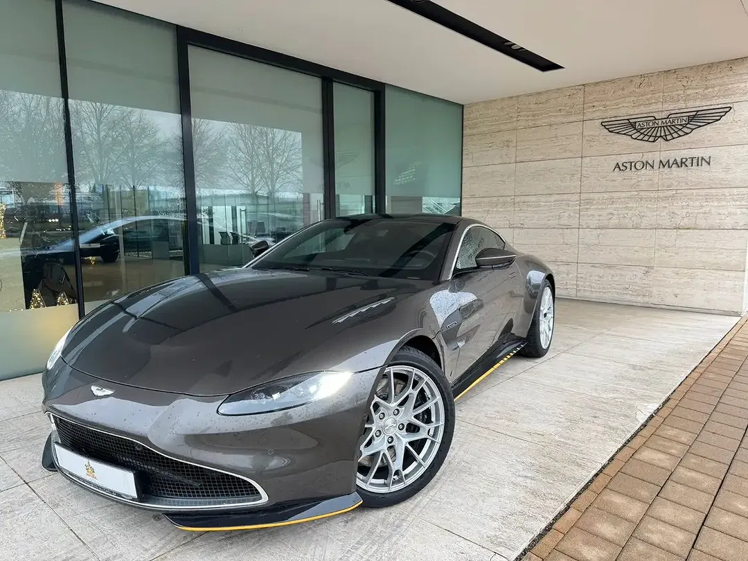 Aston Martin V8 007 Edition