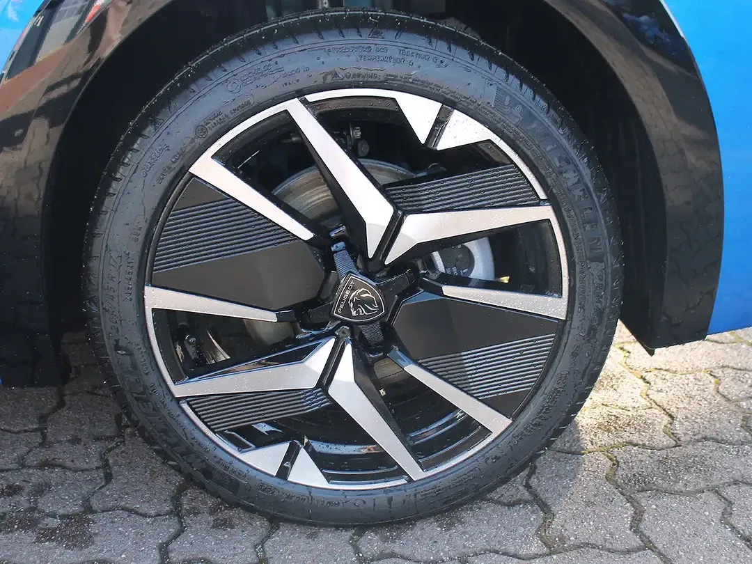 Peugeot e-208 - Thumbnail 6