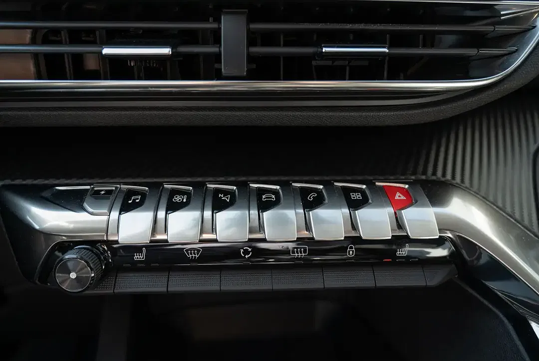 Peugeot 3008 - Thumbnail 9