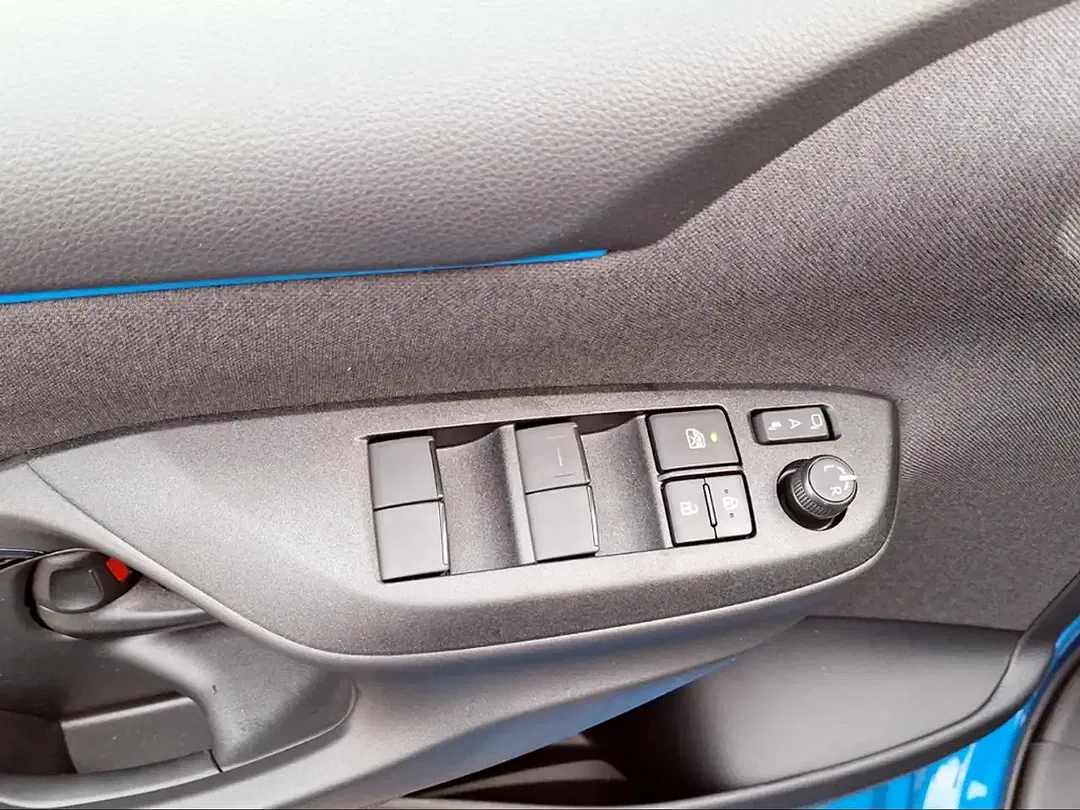 Toyota Yaris - Thumbnail 11