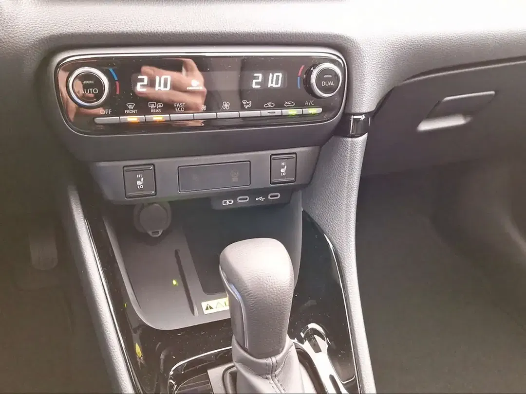 Toyota Yaris - Thumbnail 15