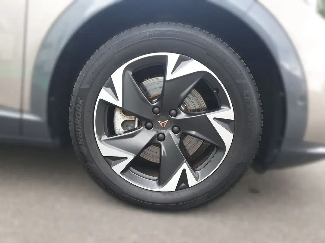 CUPRA Tavascan - Thumbnail 5