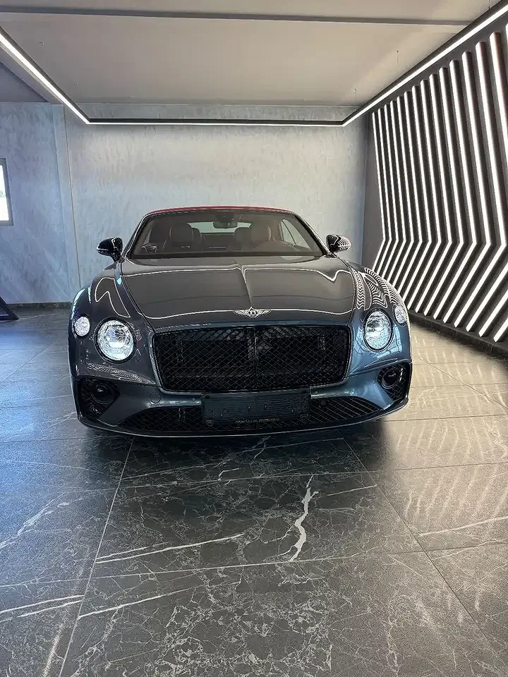 Bentley Continental GTC - Afbeelding 1