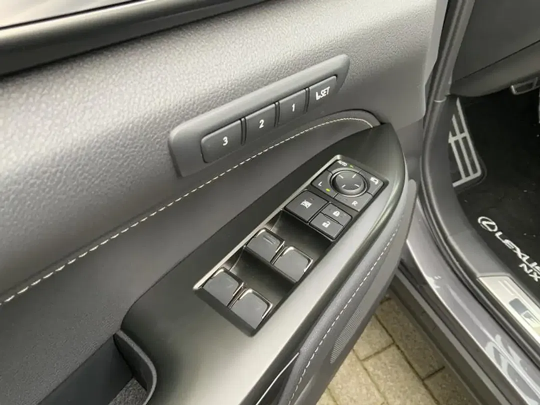 Lexus NX 450h+ - Thumbnail 14