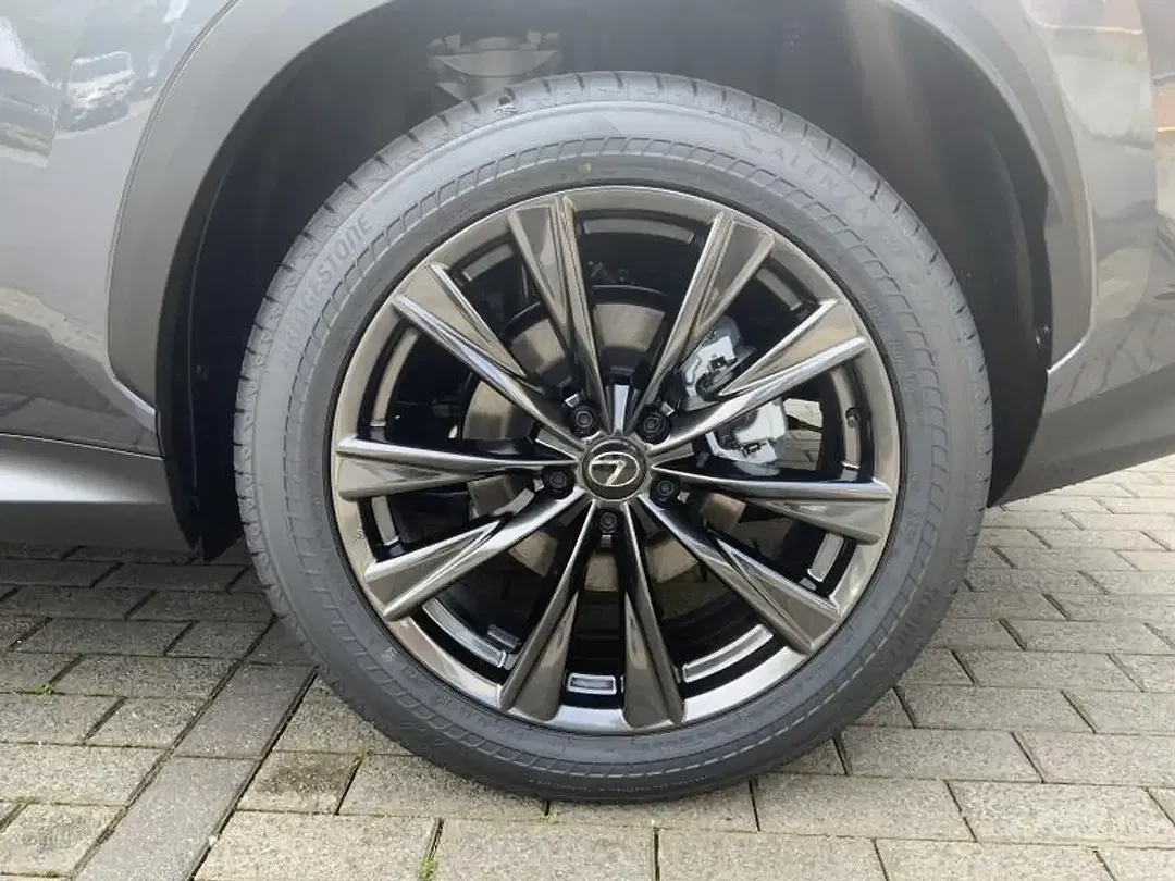 Lexus NX 450h+ - Thumbnail 8