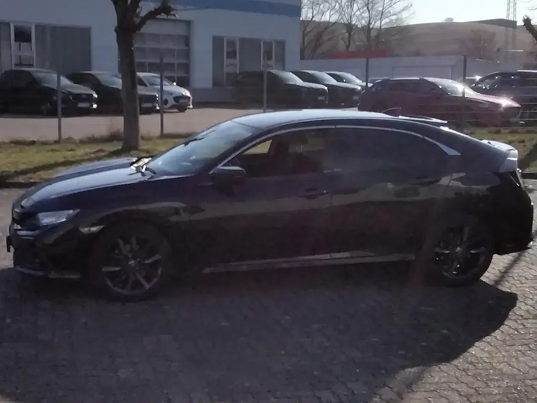 Honda Civic - Thumbnail 2