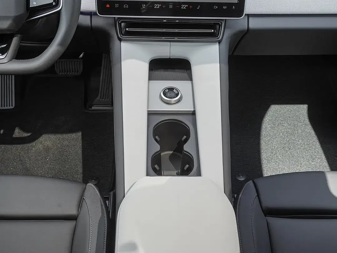 Polestar 4 - Thumbnail 12