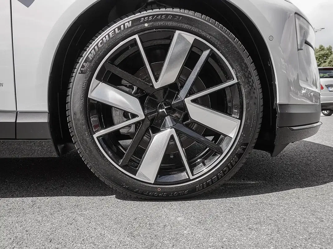 Polestar 4 - Thumbnail 6