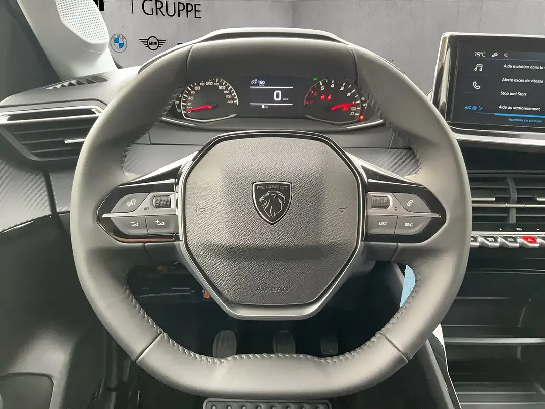 Peugeot 208 - Thumbnail 11