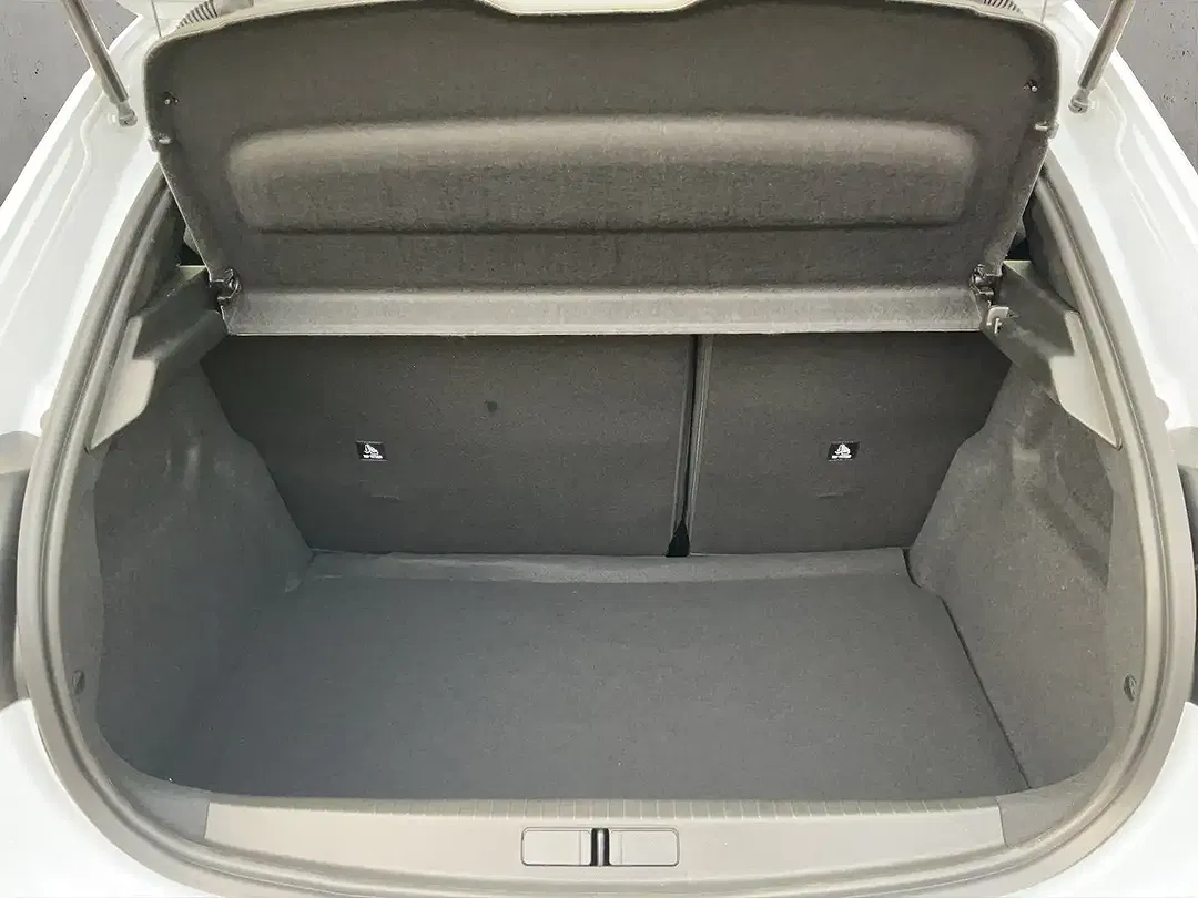 Peugeot 208 - Thumbnail 14
