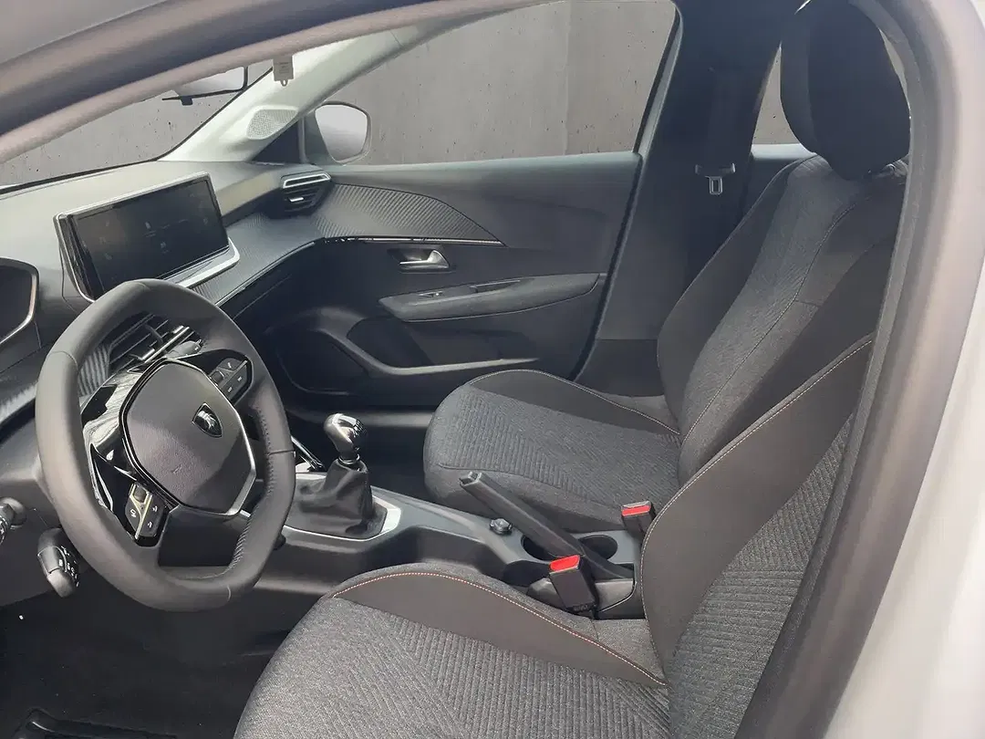 Peugeot 208 - Thumbnail 9