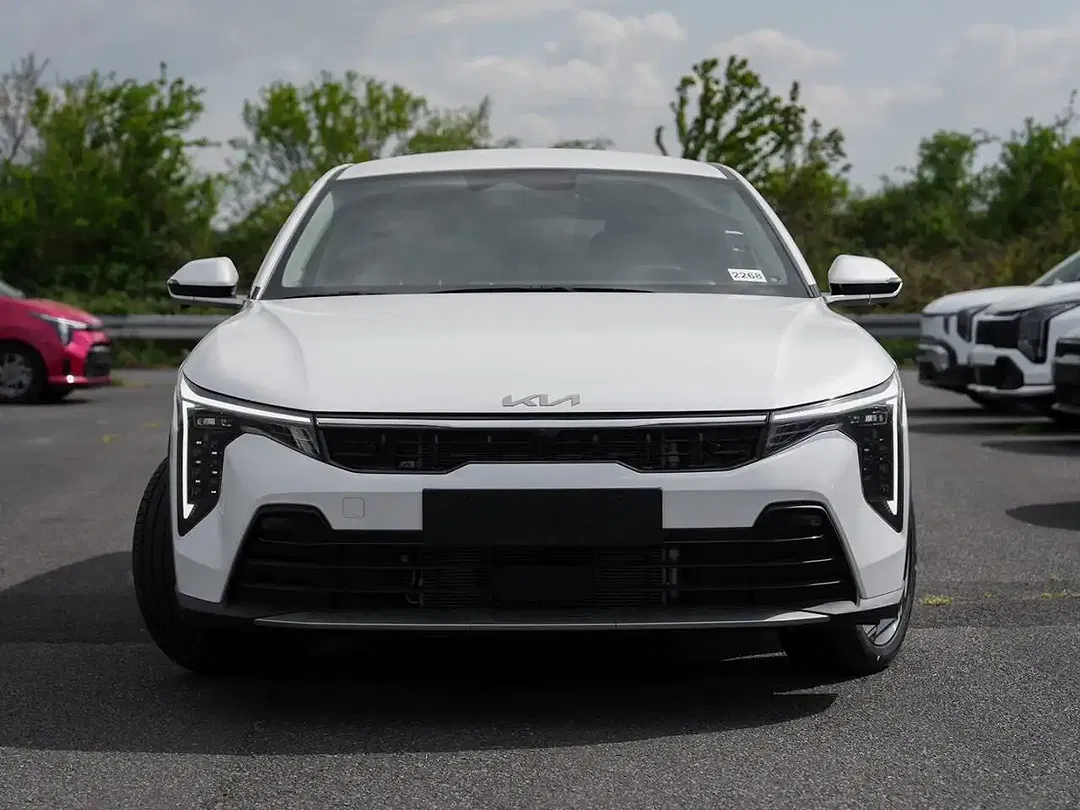 Kia K4 - Thumbnail 2