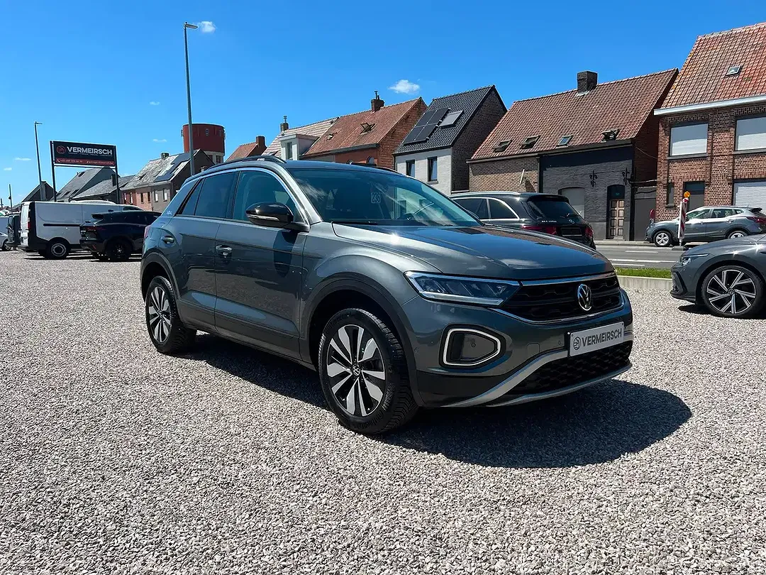 Volkswagen T-Roc - Thumbnail 3