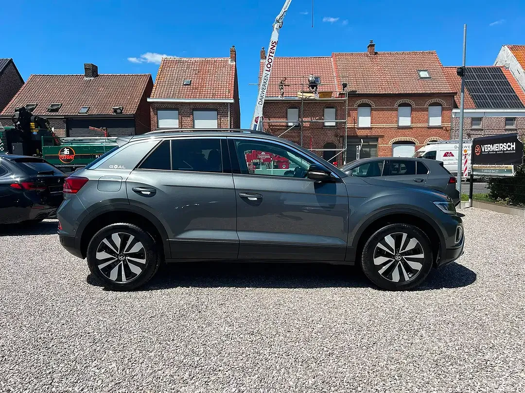 Volkswagen T-Roc - Thumbnail 4