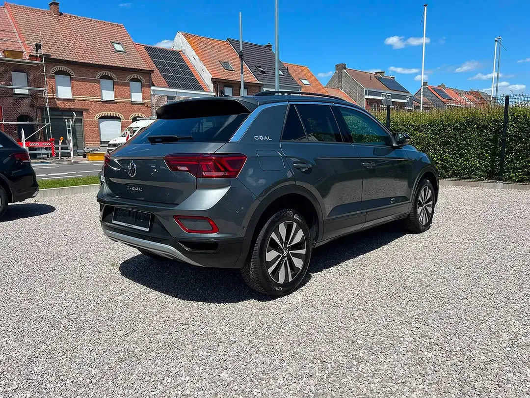 Volkswagen T-Roc - Thumbnail 5