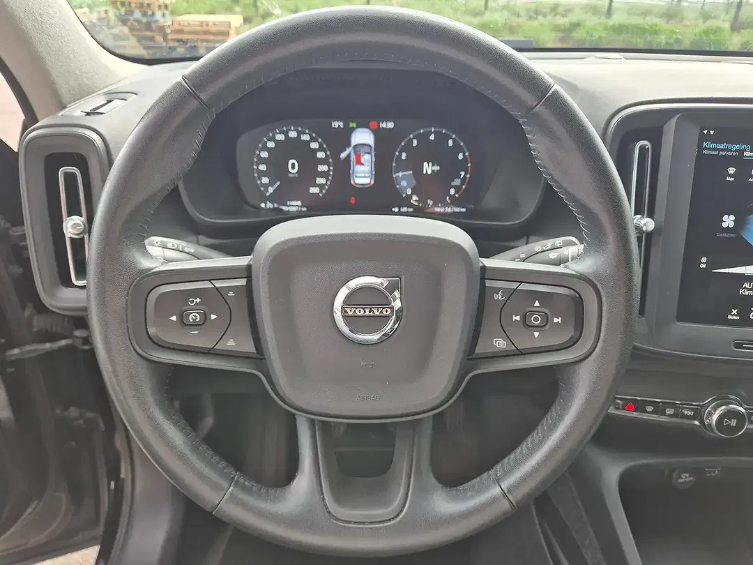 Volvo XC40 - Thumbnail 12