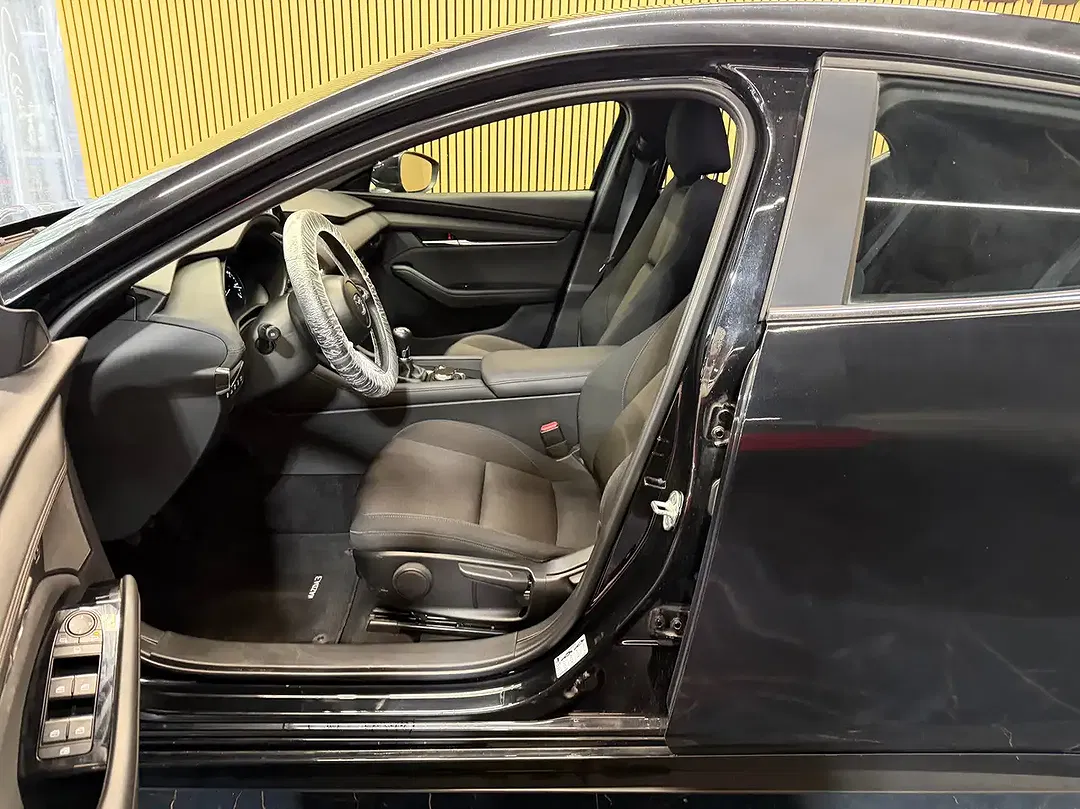 Mazda 3 - Thumbnail 10