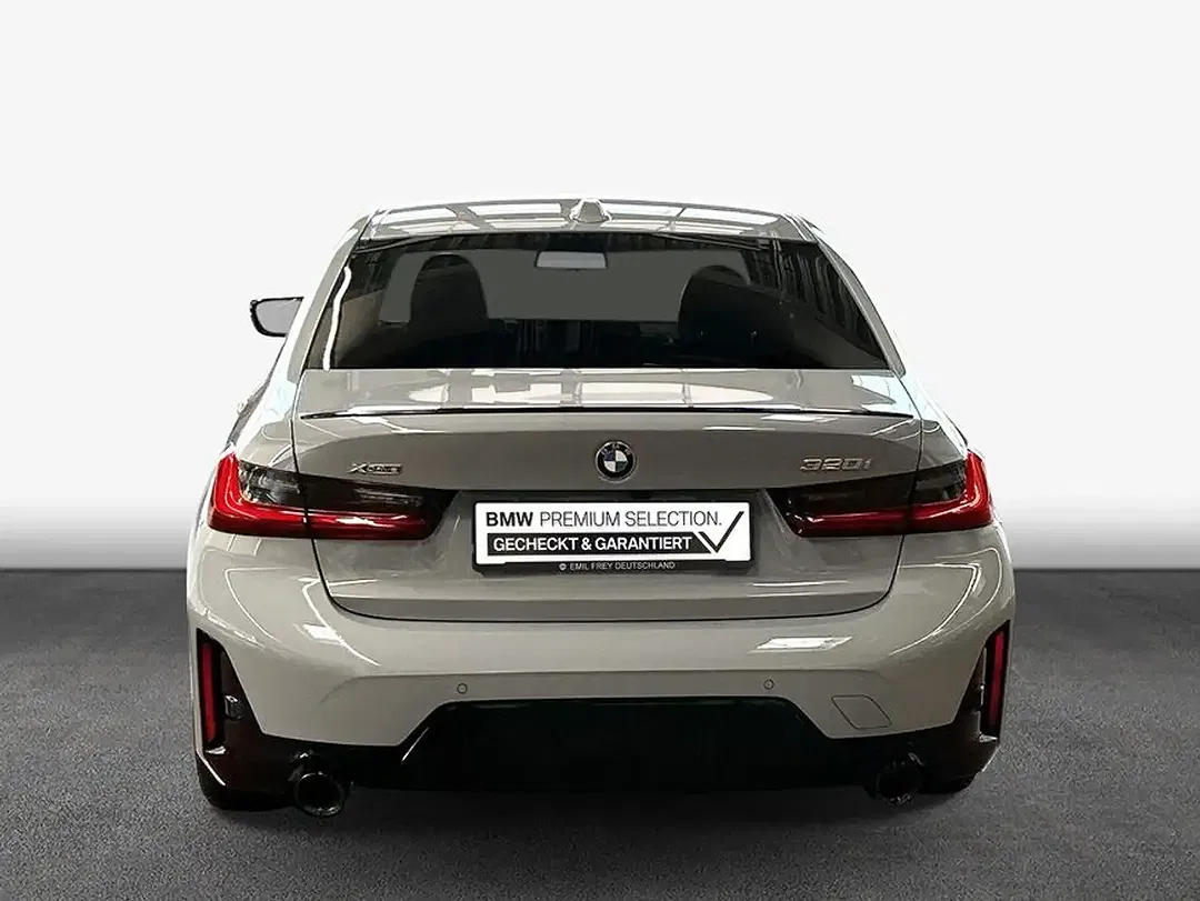BMW 320 - Thumbnail 4