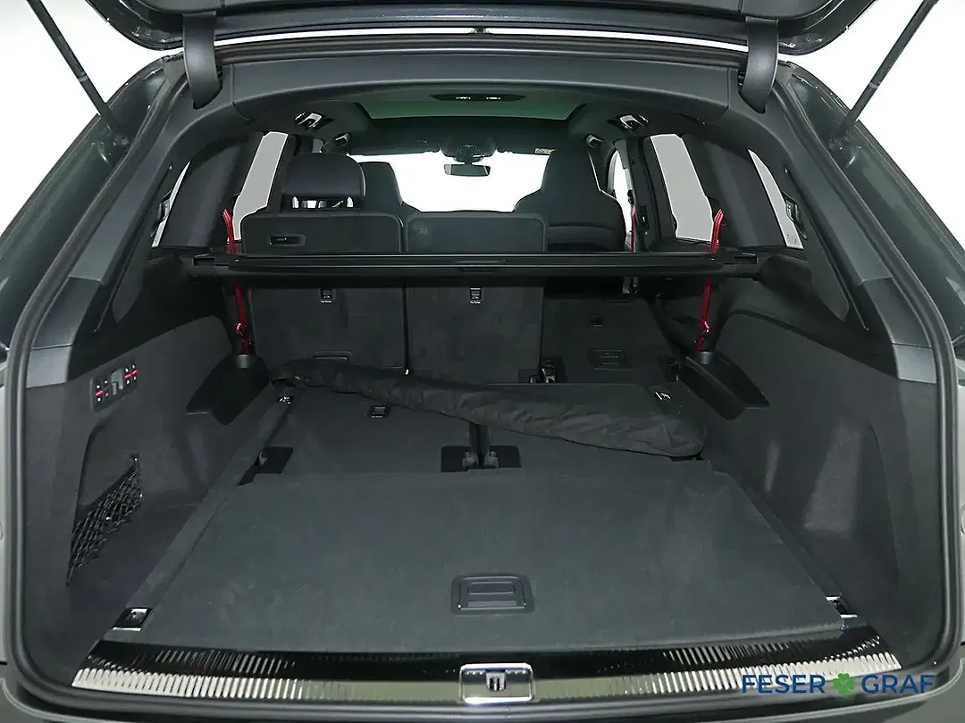 Audi Q7 - Thumbnail 11