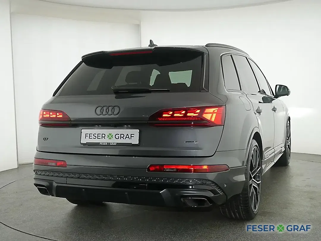 Audi Q7 - Thumbnail 3