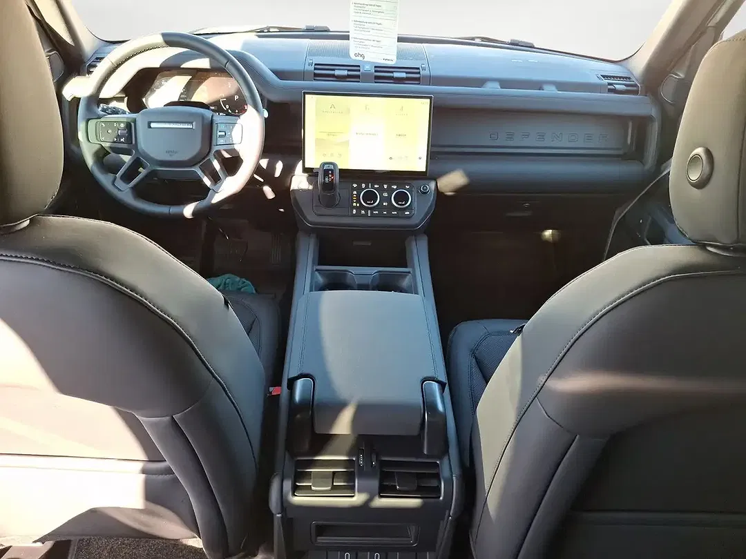 Land Rover Defender - Thumbnail 3